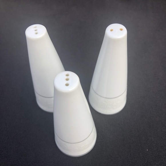 MCM Brocade Salt & Pepper Shakers by Style House - 2 salts 1 pepper - Japan - Picture 3 of 9